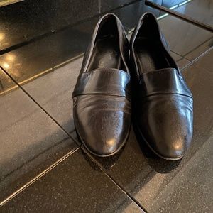 Giorgio Brutini  Men's Slip-On Loafer/Black Leather Loafers